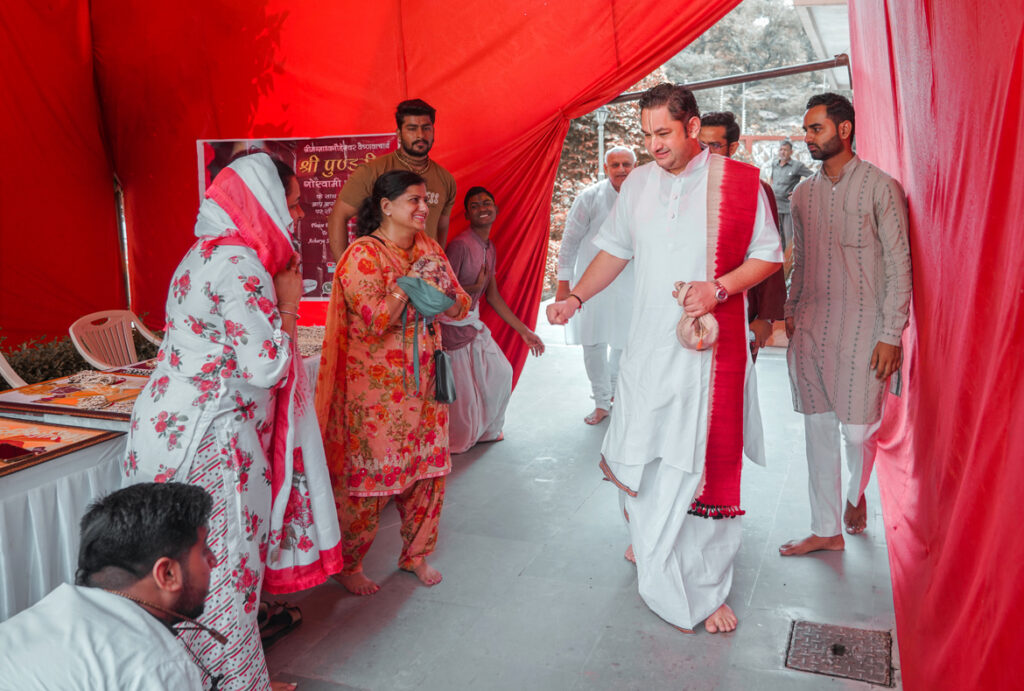 Shri Pundrik Goswami Family